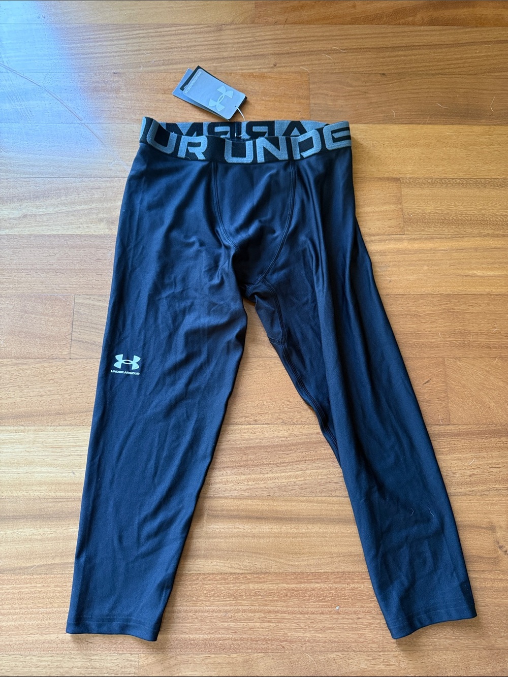 NWT Boys Under Armour Fitted Sports Leggings, size large
